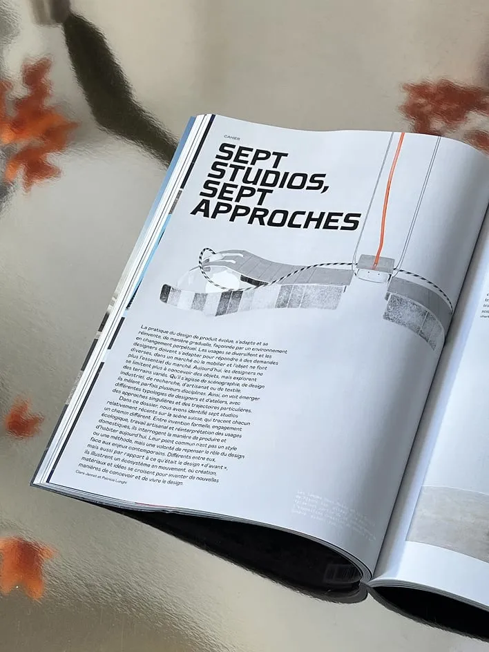 Magazine Espace Contemporains, article presentanto la lampe 2 mains et 10 doigts de Pisoni-lab