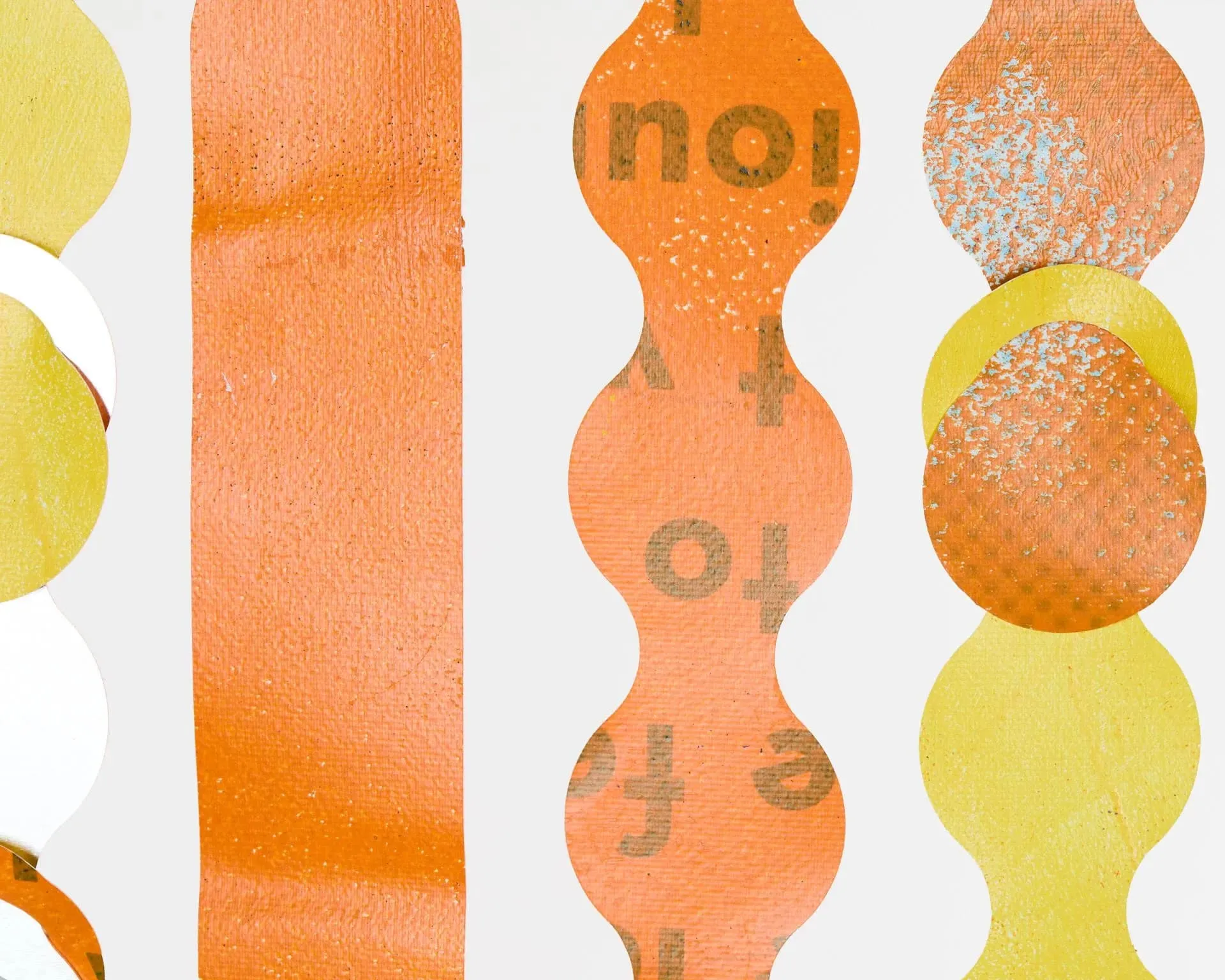 Une prise de vue rapprochée d'un fond bleu et blanc avec des cercles