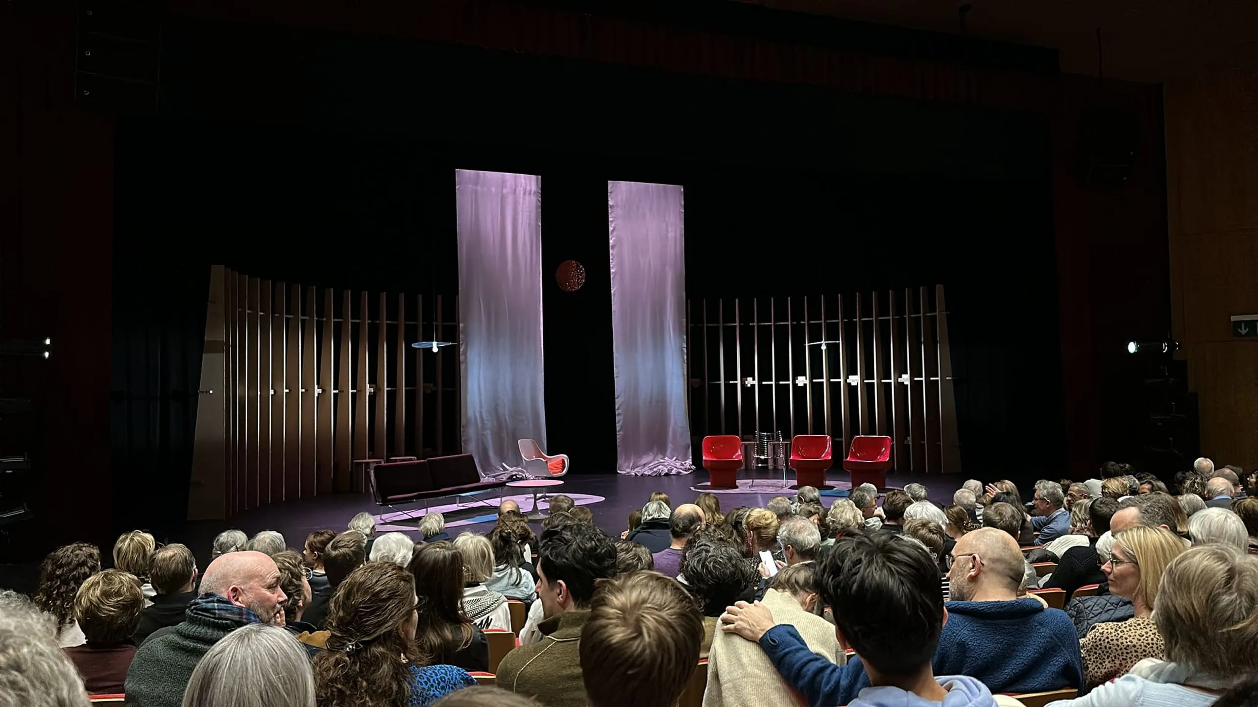 public à la prémière
